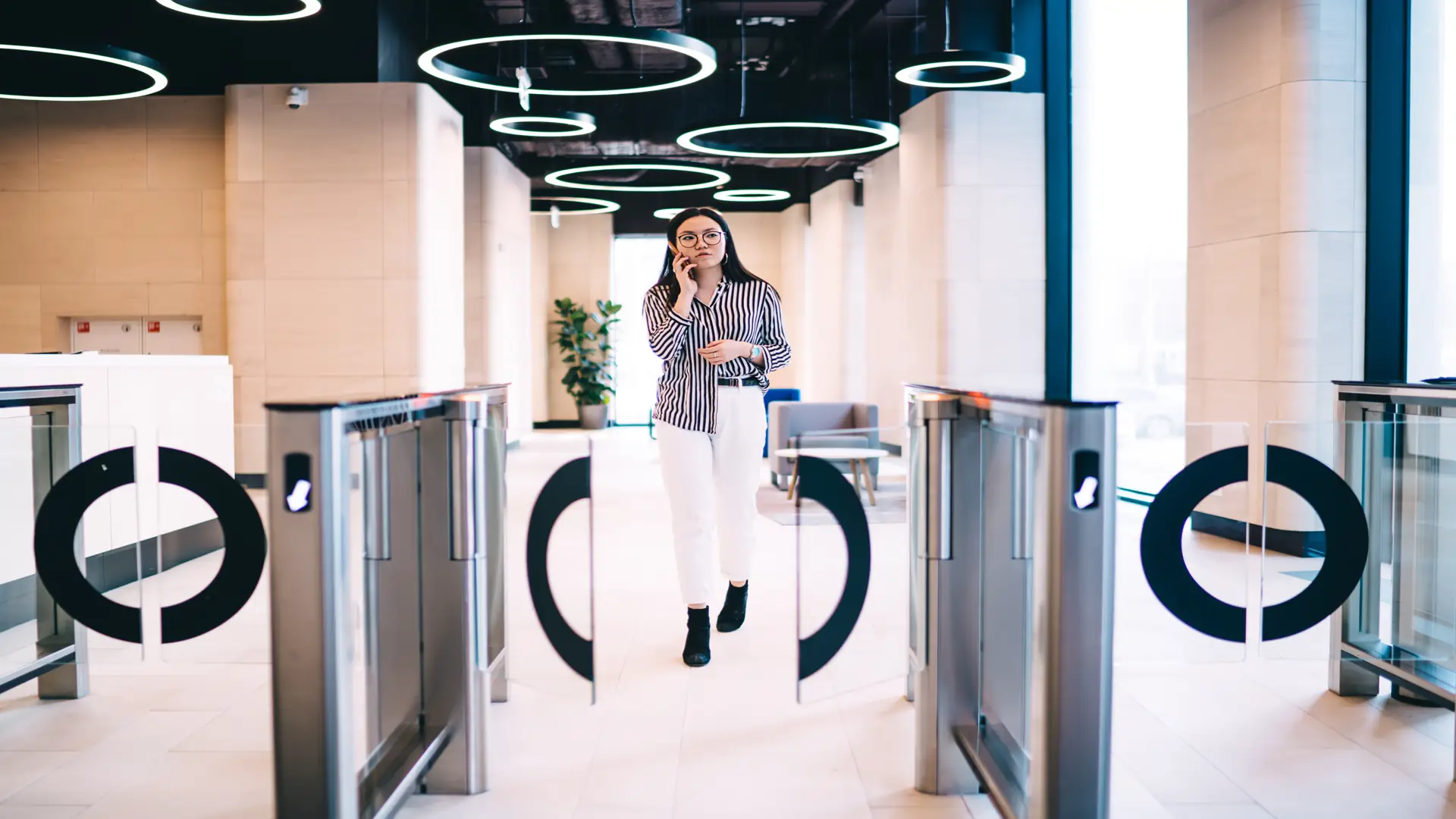 Commercial access control Toronto: smart card readers and biometric security systems