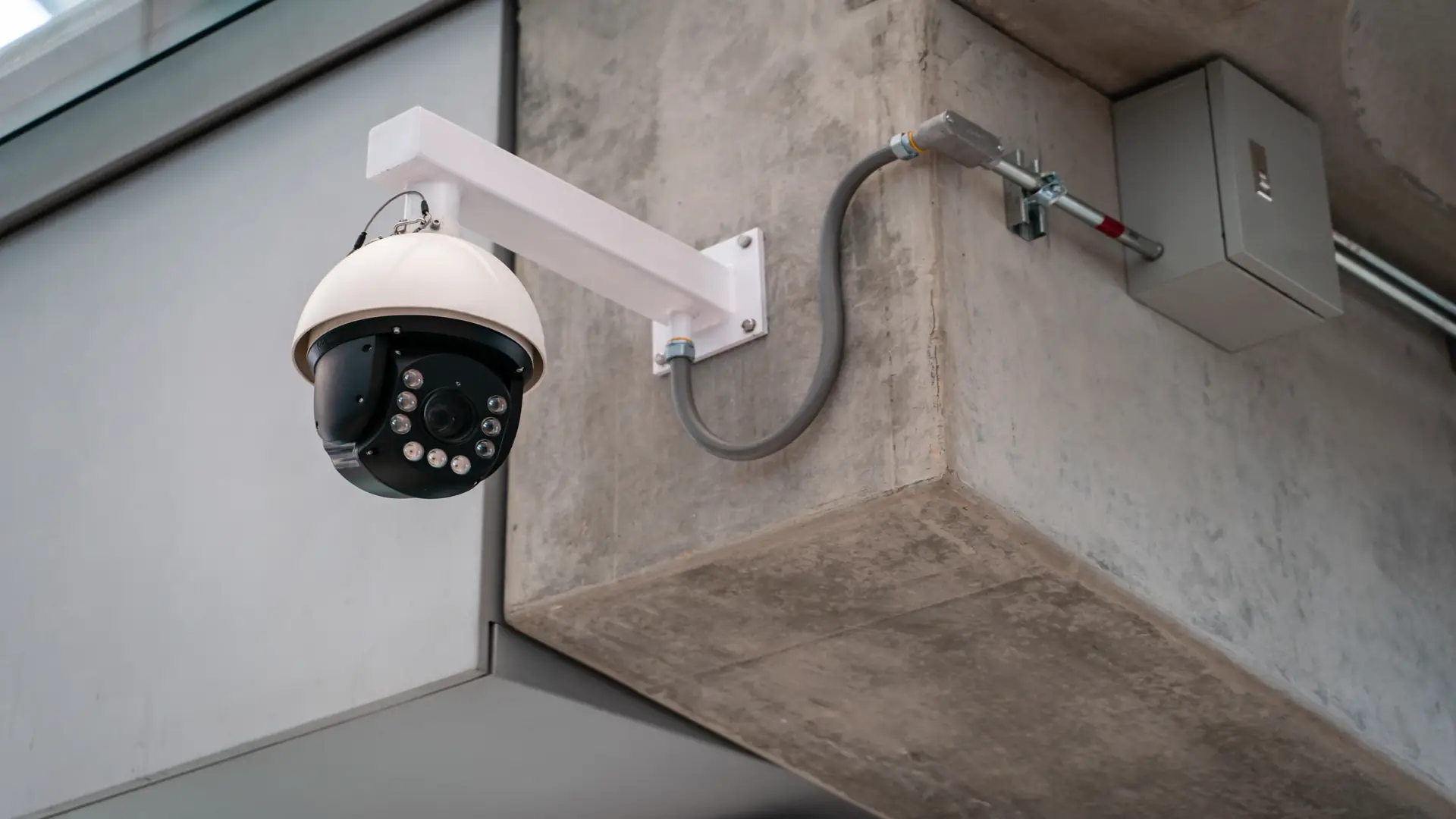 PTZ cameras Toronto: pan-tilt-zoom auto-tracking for commercial security coverage