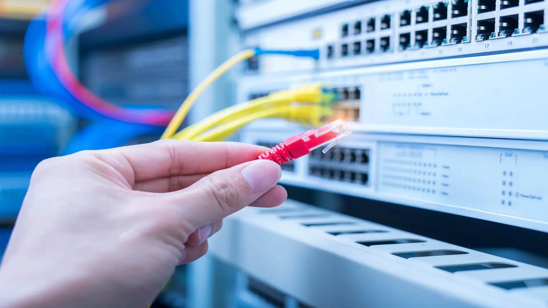 Commercial structured cabling Toronto: Cat6 fiber optic and server room network installation