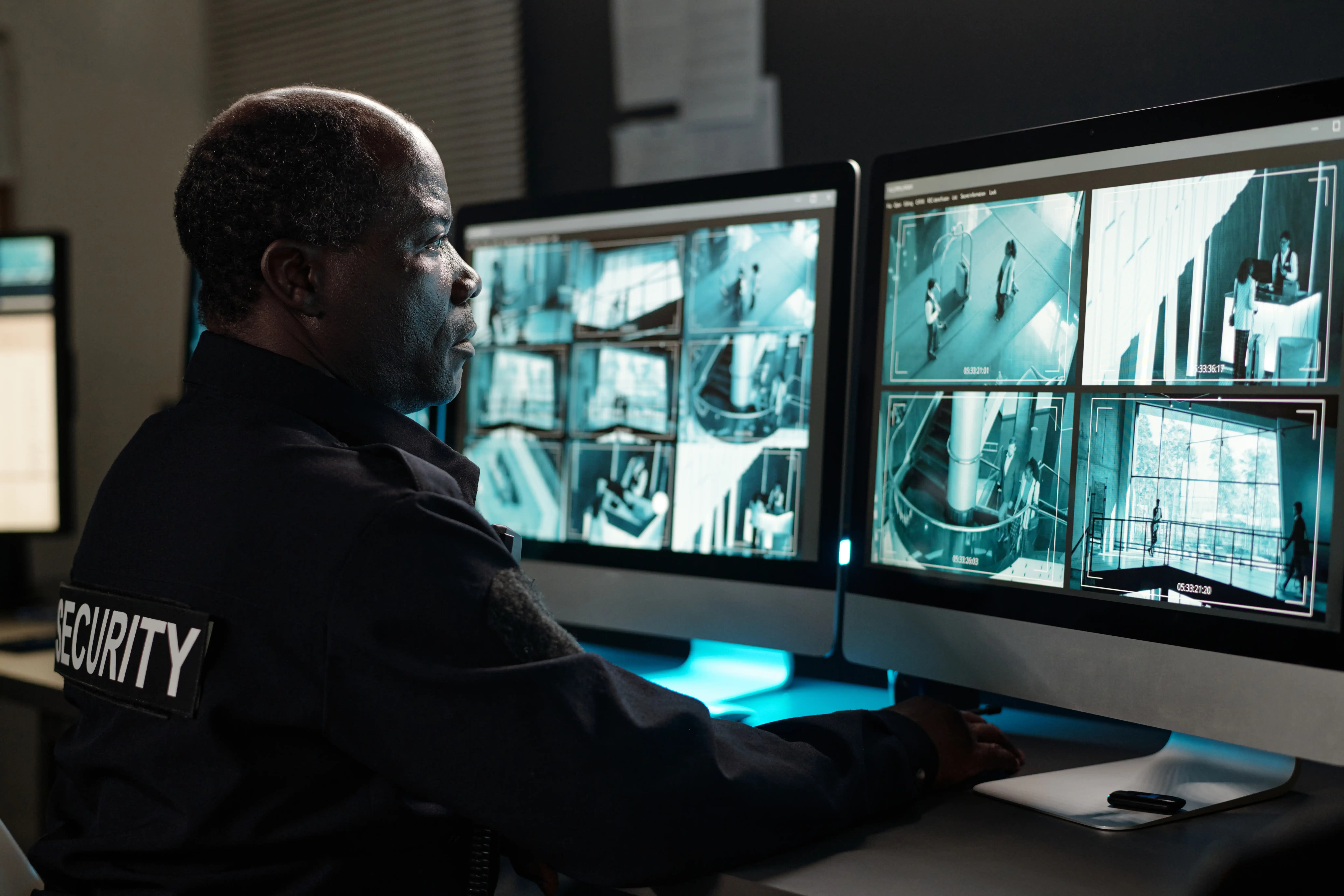 24/7 home security monitoring Toronto: professional alarm monitoring centre